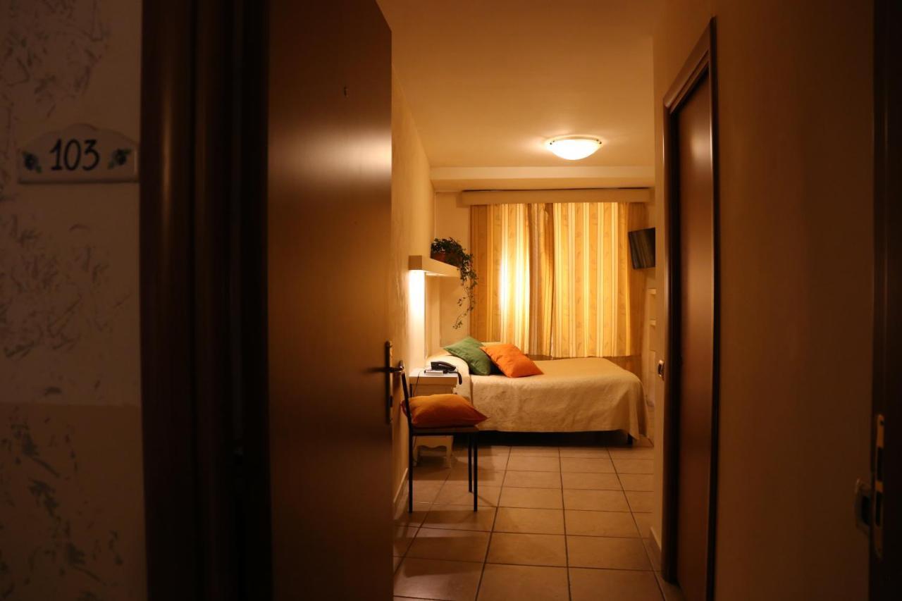 Albergo Del Centro Storico Салерно Екстериор снимка