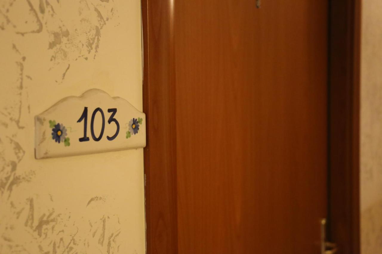 Albergo Del Centro Storico Салерно Екстериор снимка